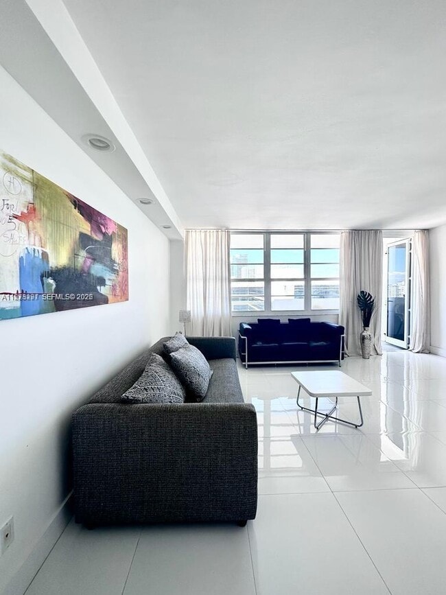 Foto del edificio - 100 Lincoln Rd