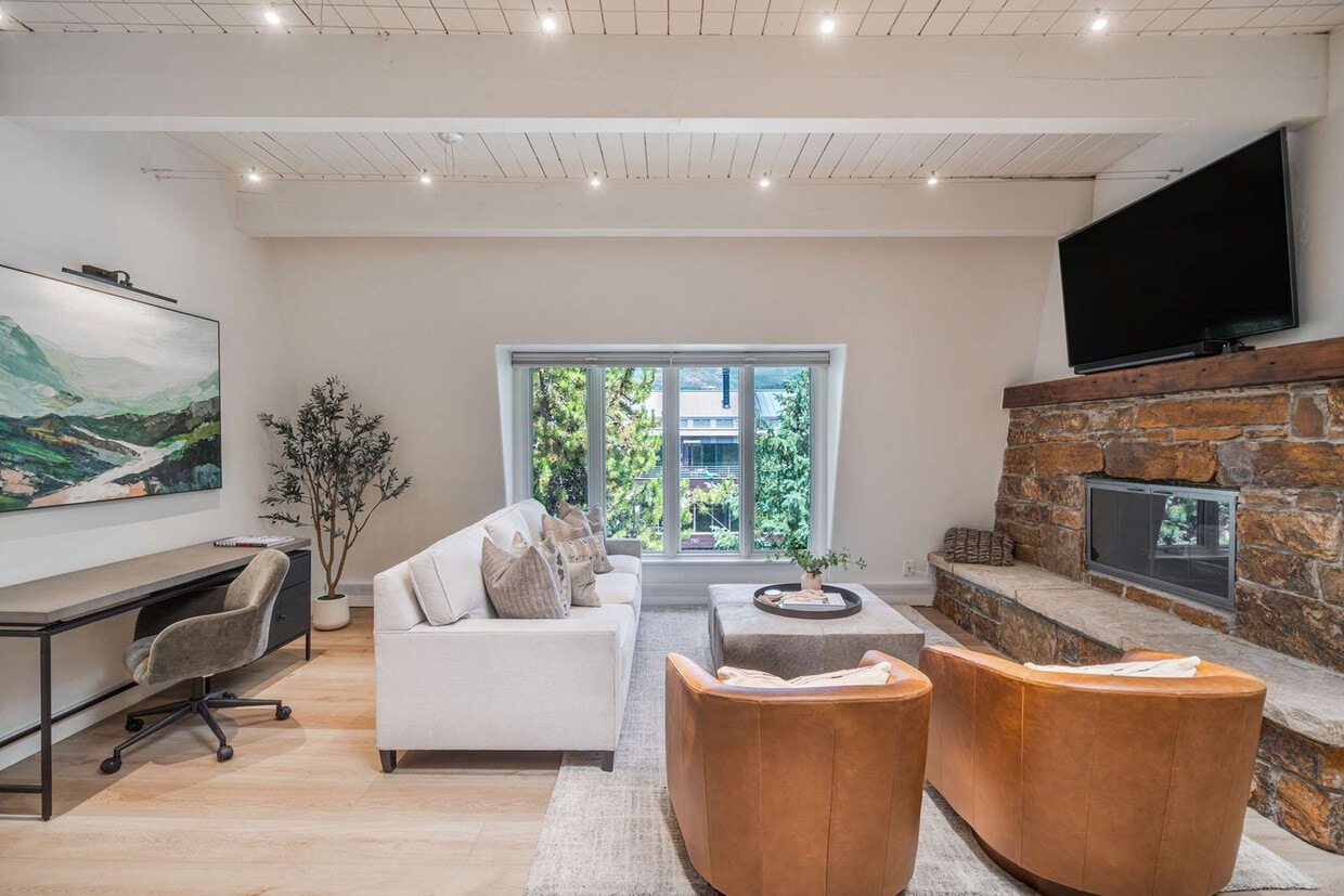 Foto principal - 725 E Durant Ave