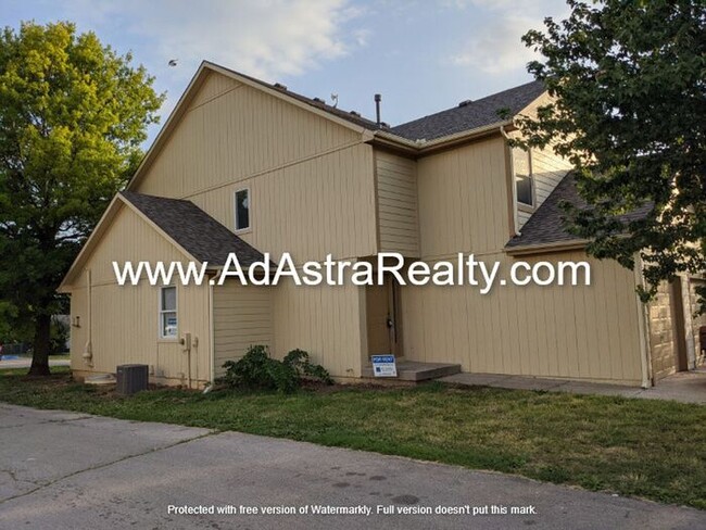 Foto del edificio - Large and Newly Remodeled Louisburg Townho...