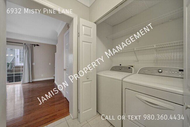Foto del edificio - 6932 Misty Pine Ln