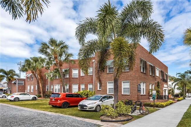 Building Photo - 511 S Westland Ave