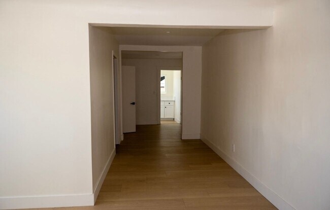 Foto del edificio - 17221 Clark Ave