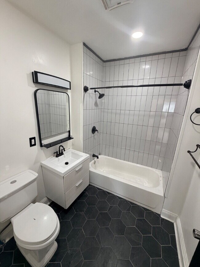 Building Photo - Fully Renovated 2-Bed Duplex | Modern Finishes