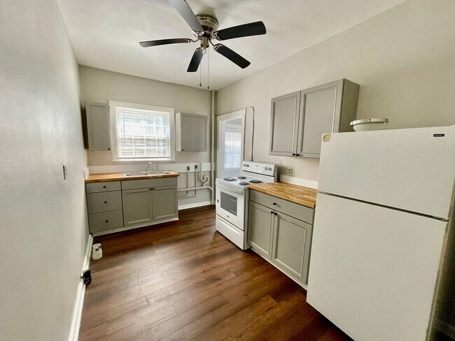 Foto del edificio - 221 W Todd St