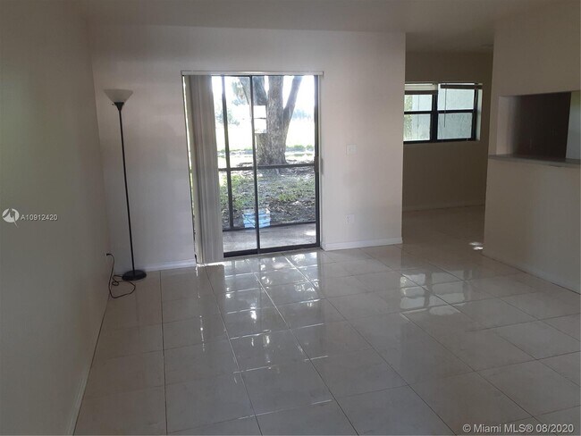 Foto del edificio - 4040 NW 87th Ave