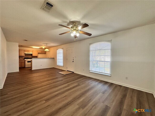 Building Photo - 3013 Pine Valley Dr