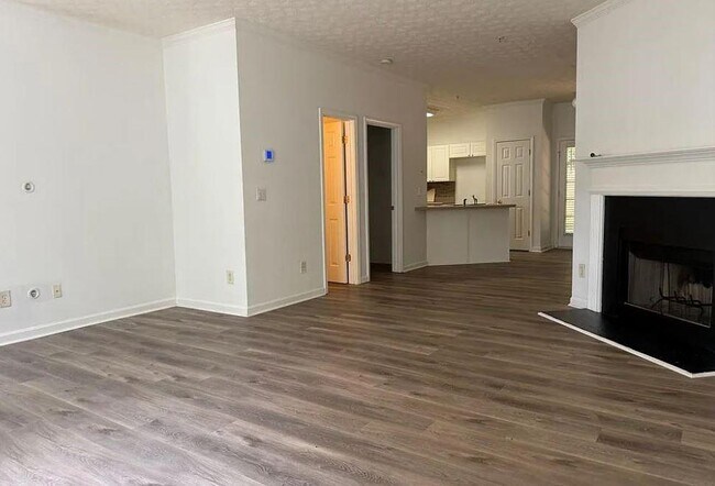 Building Photo - 6016 Leeshire Trace