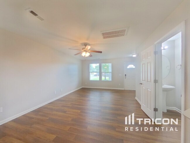 Foto del edificio - 1232 Matheson Ave