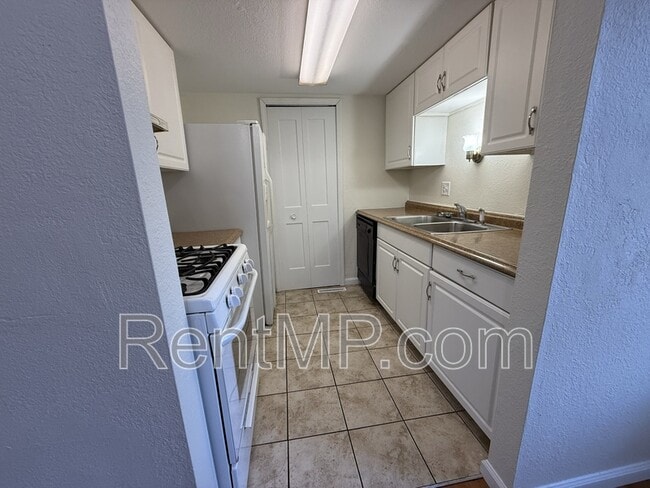 Building Photo - 1825 S Crawford -