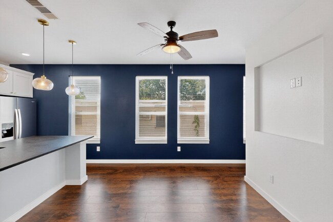 Building Photo - 800 S Welch St