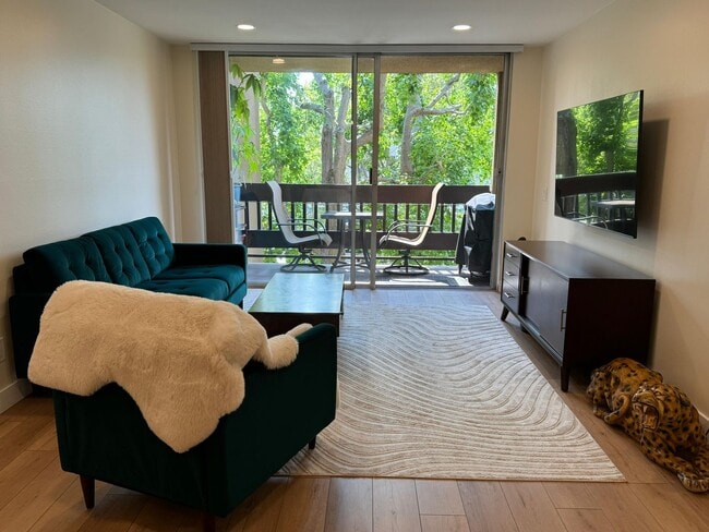 Foto del edificio - Move in ready Condo!