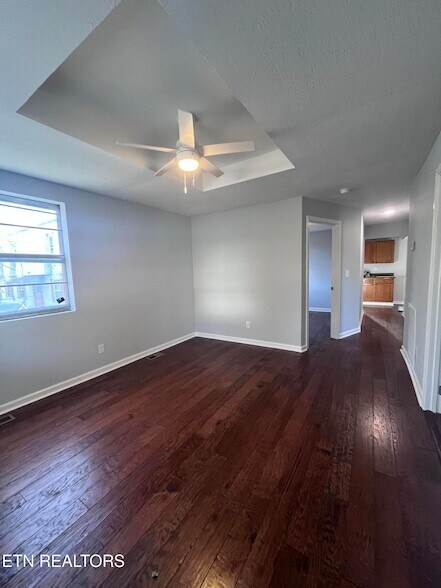 Building Photo - 614 Midlake Dr NE