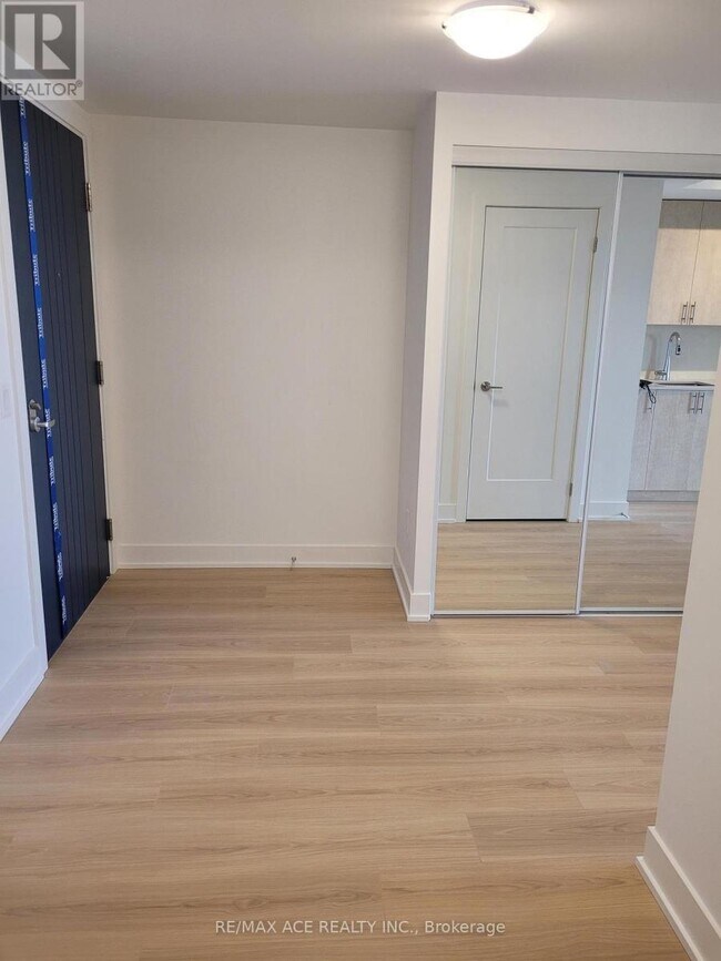 Photo du bâtiment - 2545 Simcoe St N