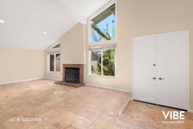Foto del edificio - WESTLAKE HILLS- 5 BEDROOMS on a Quiet Street. Walk to everything!!!
