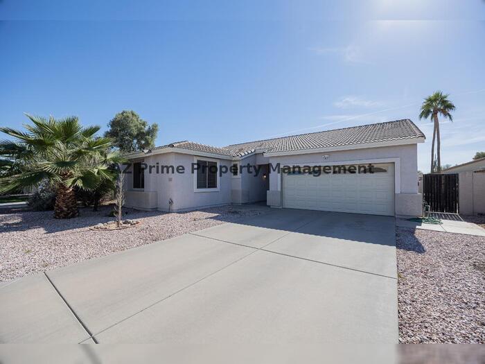 Foto principal - 123 W Elmwood Pl