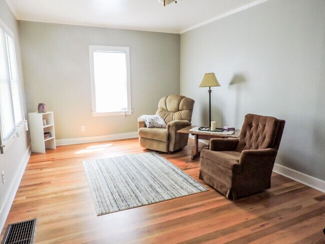Foto del edificio - 2 bedroom, 1 bath house in Waterloo