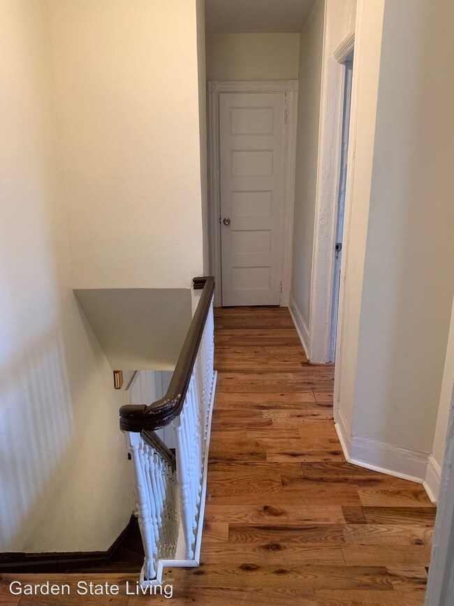 Foto del edificio - 5 br, 2 bath House - 586 Hawthorne Ave