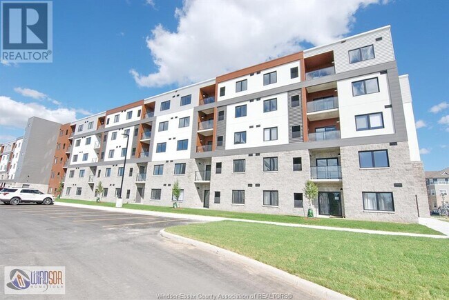Building Photo - 2550 Sandwich W Pkwy