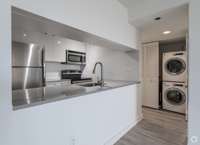 1 BR, 1 BA - 660 SF - 601 24th St