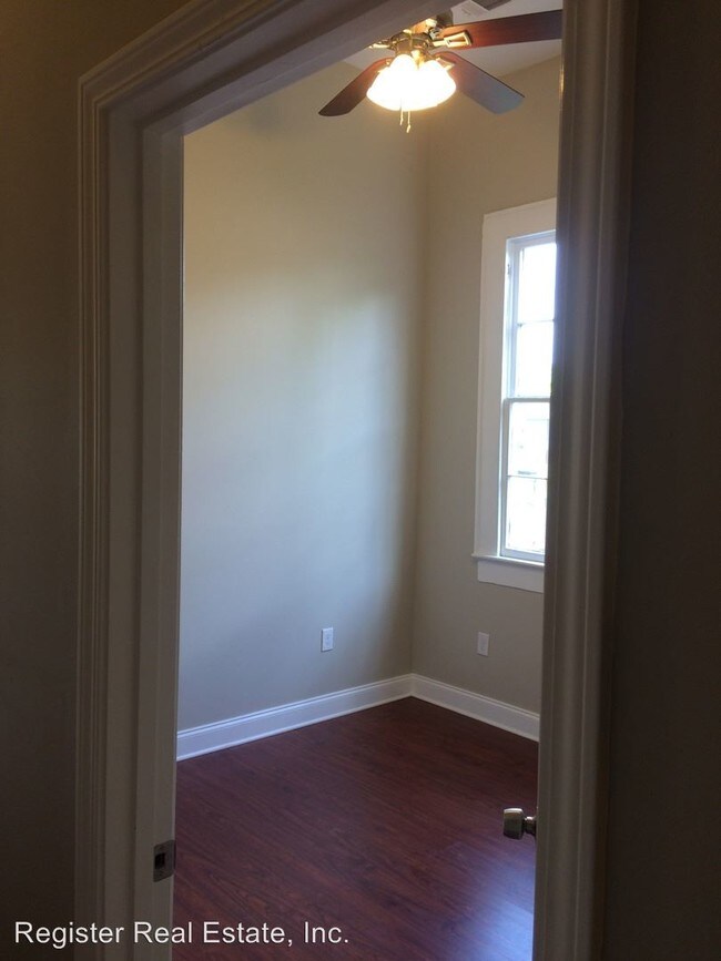 Building Photo - 2323 Pauger St