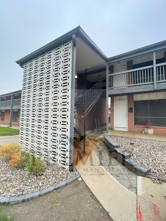 Primary Photo - 6027 Barton Ave