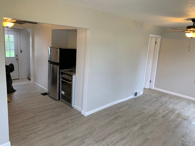 Building Photo - 308 Highland Ave SW