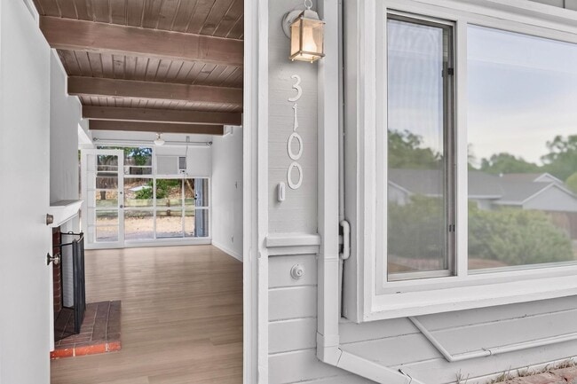 Building Photo - Freshly Renovated Single-Story Home with Huge Backyard & Prime Commuter Location!