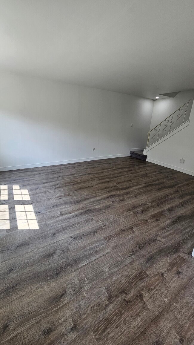 Living Room - 2073 Harbour Dr