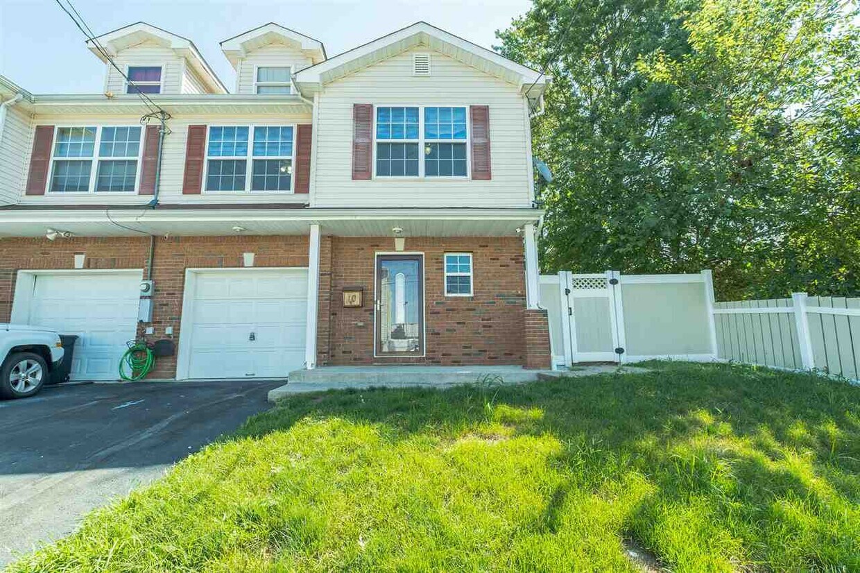 10 Edwin St, Carteret, NJ 07008 House Rental in Carteret, NJ