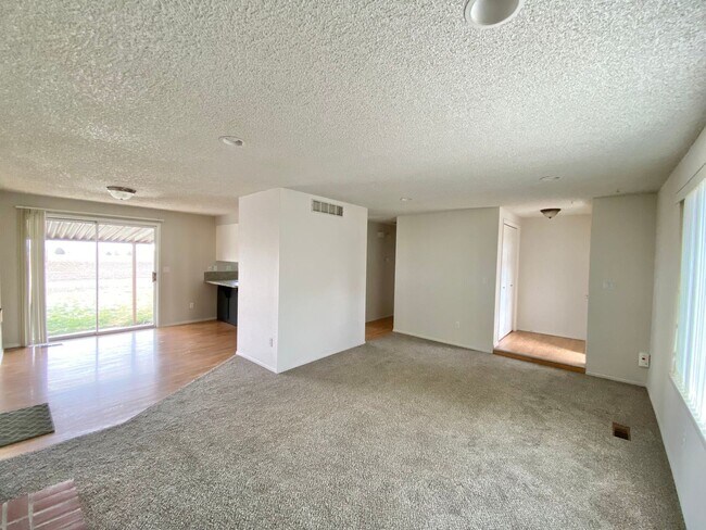 Building Photo - 2 br, 1 bath House - 9657 W Hoff Dr