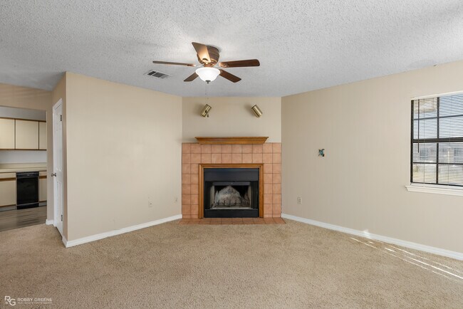 Foto del edificio - 12 Meadow Creek Dr
