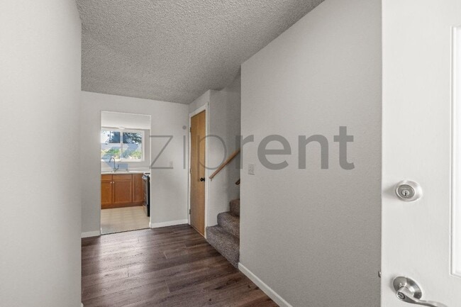 Building Photo - Unit