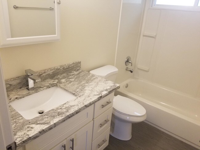Baño - 14244 SE Allen Rd