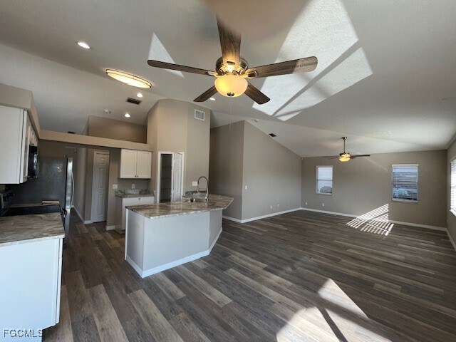 Building Photo - 2149 SE 10th Ave