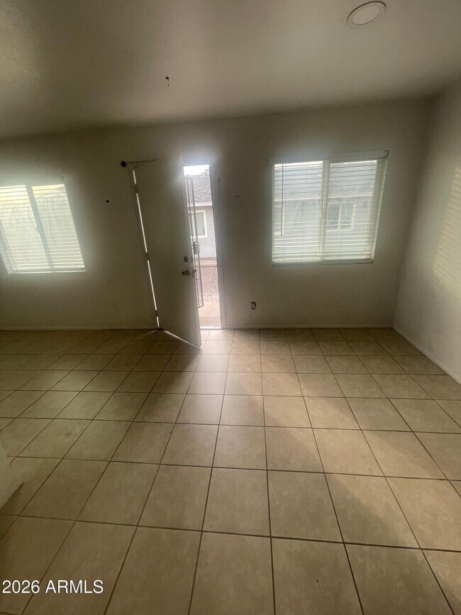 Foto del edificio - 2240 W Southern Ave