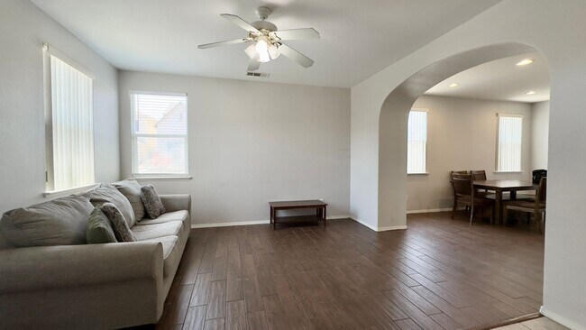 Building Photo - $2,050 Willow & Shepherd, 2 Bedroom + offi...