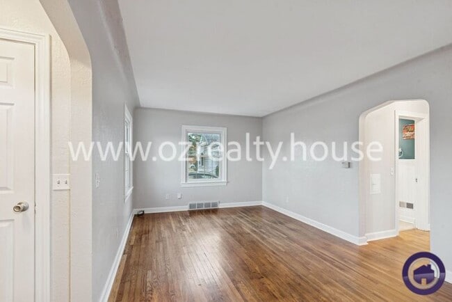 Foto del edificio - 4114 S Detroit Ave