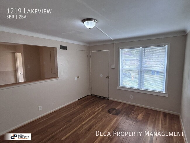 Foto del edificio - 1219 Lakeview-