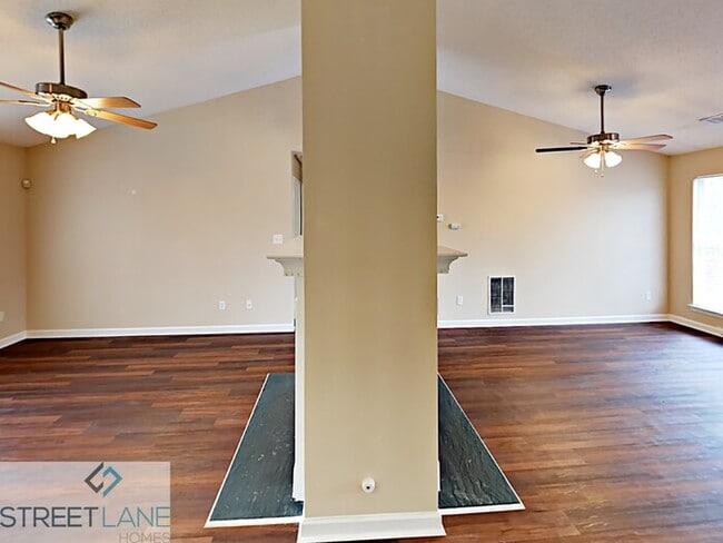 Building Photo - Charming 5 Bedroom in Ellenwood!