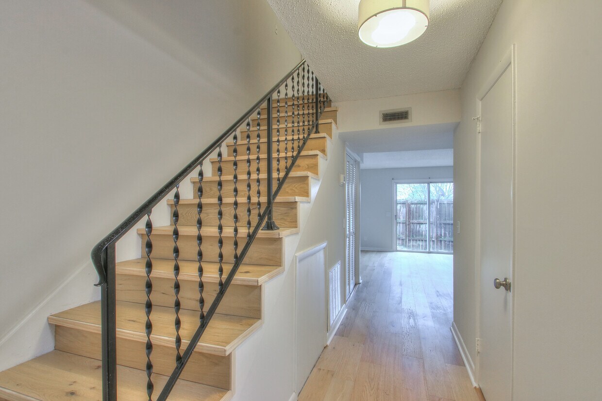 Foto principal - 523 Harding Pl