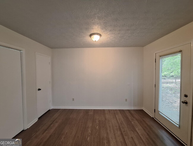 Building Photo - 6562 Carriage Ln