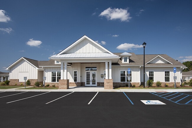 Clubhouse Exterior 01 - Wayfare - Helms Trail