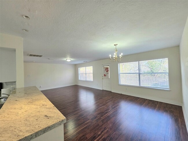 Building Photo - 8126 Golf Green Cir