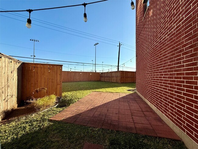 Foto del edificio - 9833 Sandra Ann Ct