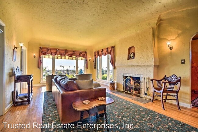 Foto del edificio - 4 br, 2 bath House - 308 N. Catalina Street