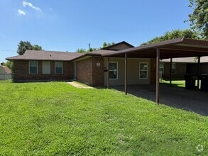 Building Photo - 1100 Straka Terrace