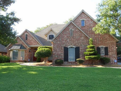 Primary Photo - 3120 NE Colonial Dr