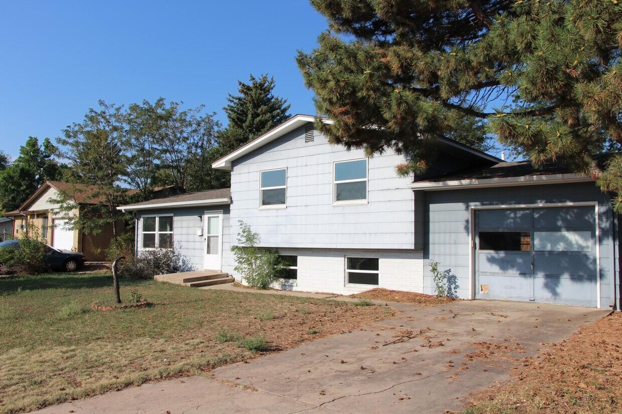 Primary Photo - Great Location with this Charming House