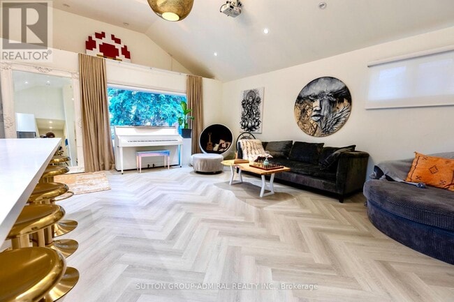 Building Photo - 44 Baycrest Ave