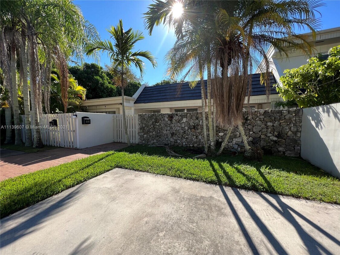 Primary Photo - 8102 SW 81st Ter